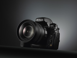 Illustration for article titled Nikon D700 DSLR Official: D3's Big Sensor In a Smaller Body for $2999